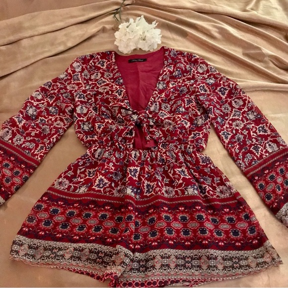 Honey Punch Women’s Long Sleeve Romper Flowing Shorts Small - Picture 1 of 9